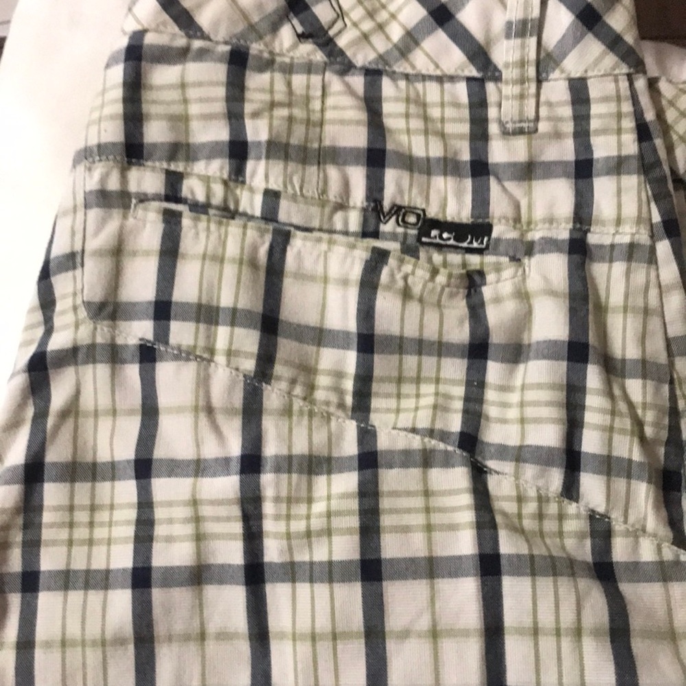Volcom shorts 34 look brand new 🛍 EUC never worn